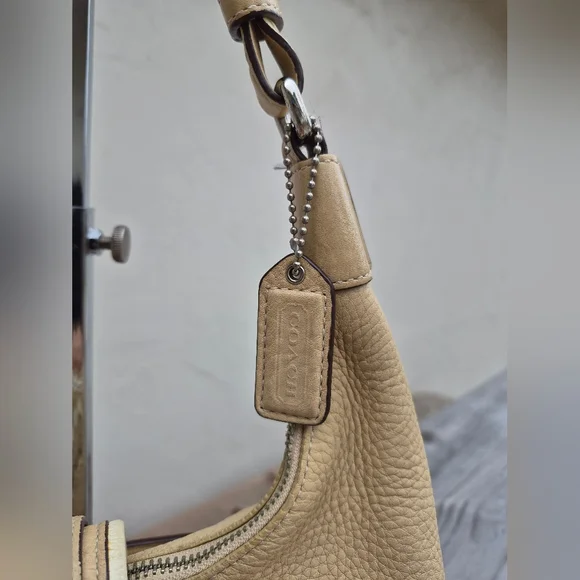 COACH VINTAGE HAMPTON HOBO SHOULDER BAG - Picture 3 of 10